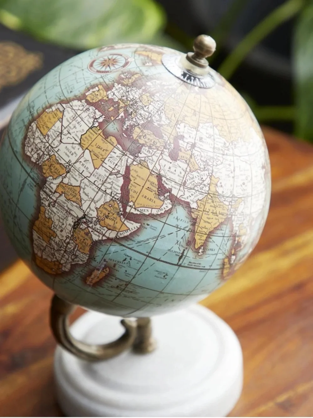 DECO 79 NWT world globe with marble base -5x5x8
